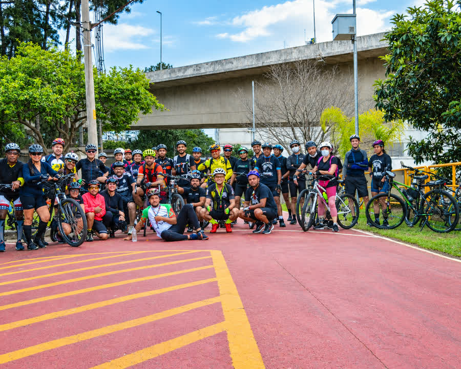 Grupo de ciclistas do Pedal da Paz